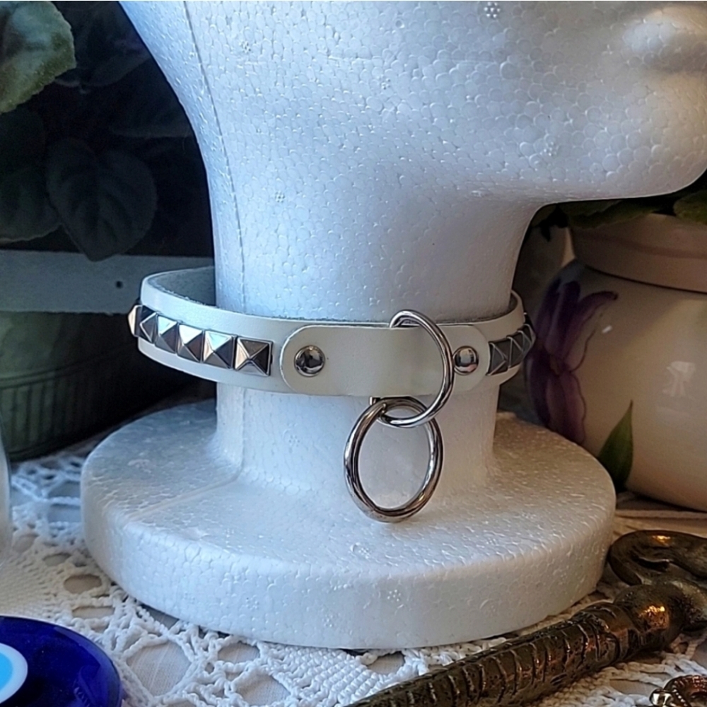 White Collar Choker with Ring